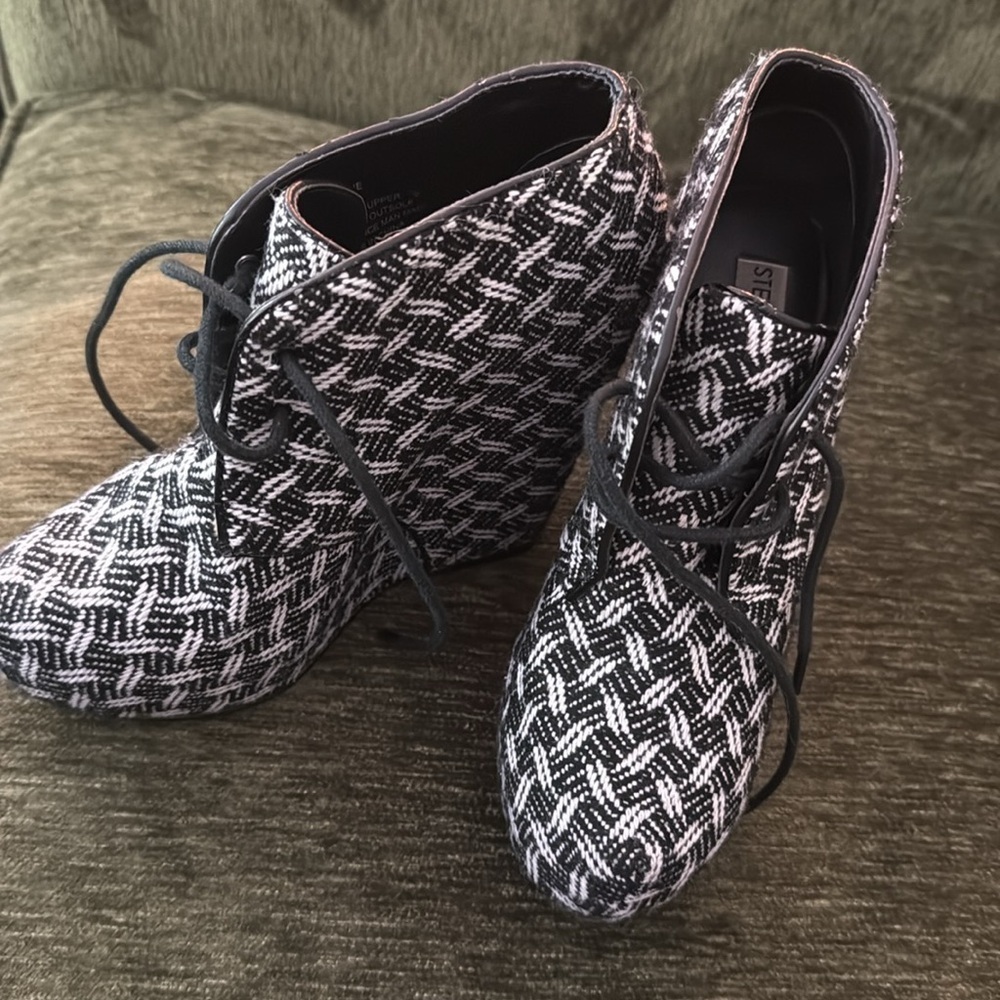Steve Madden Annie Platform Bootie - Black/Multi size 6 (BL) - Picture 4 of 7